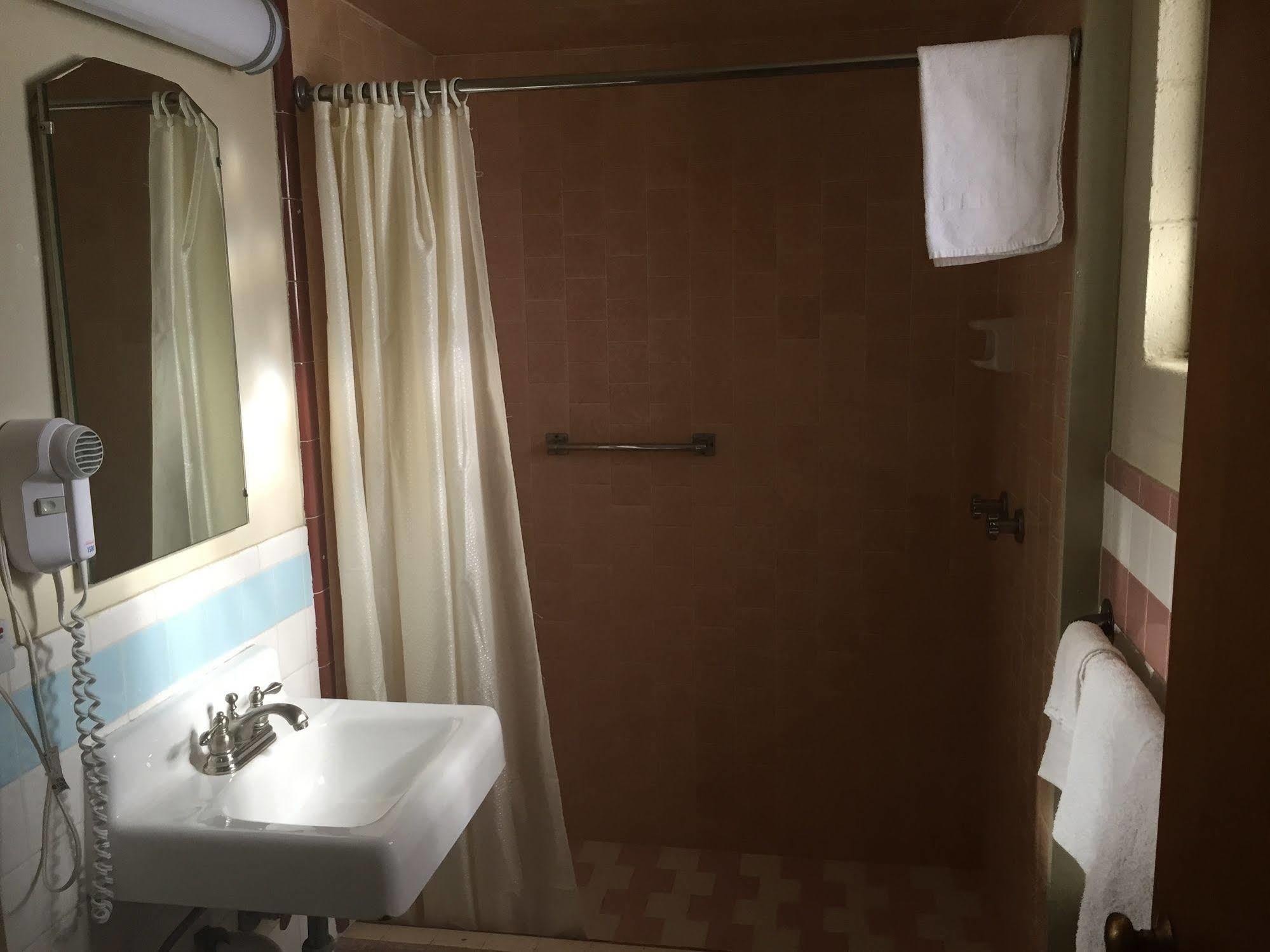 Village Inn Туларе Екстер'єр фото